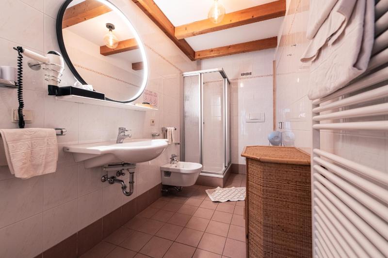 Standard Double Room image 2
