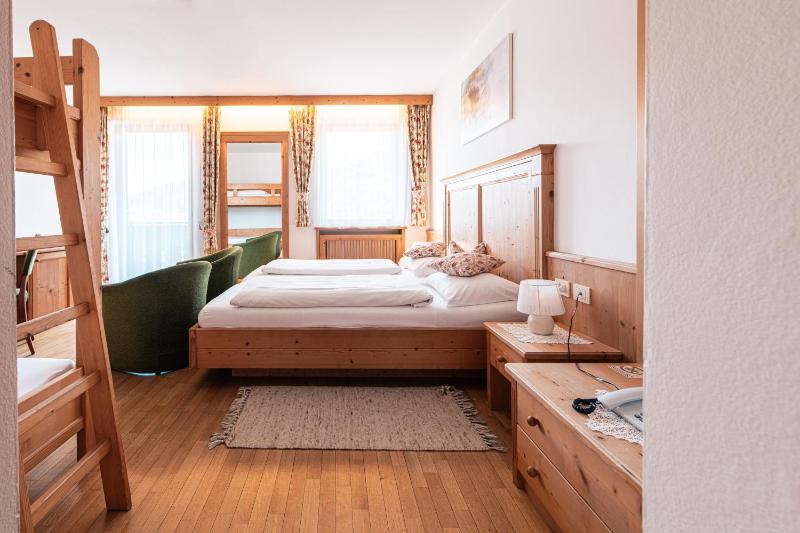 Quadruple Room image 2
