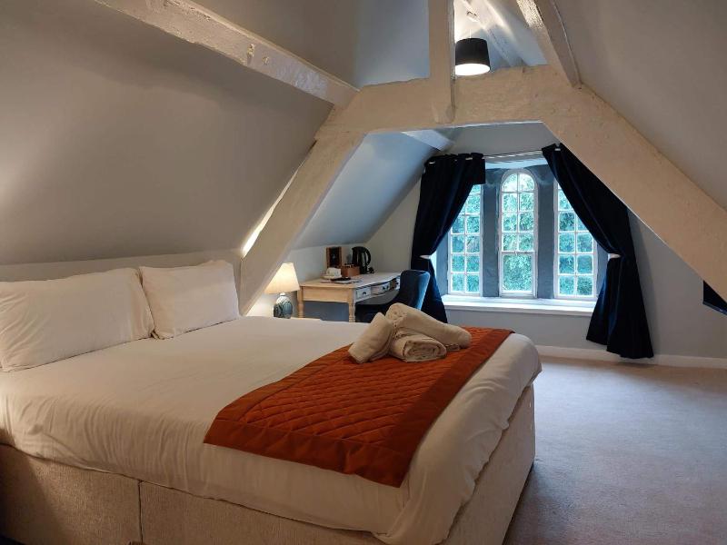 Small Double Room image 3