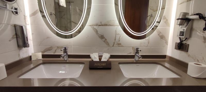 Deluxe Bosphorus Suite Balcony Room image 4