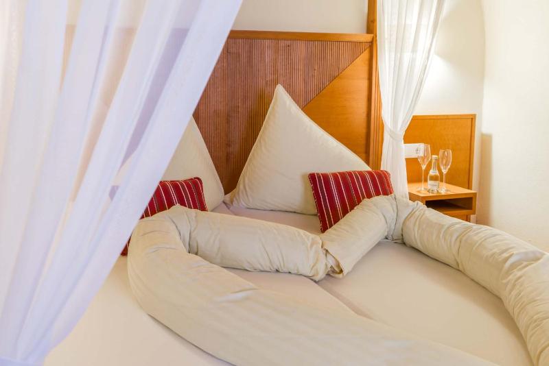 Large Double Room image 3