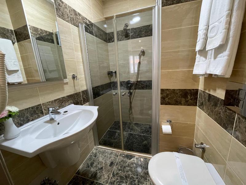 Double or Twin Room image 3