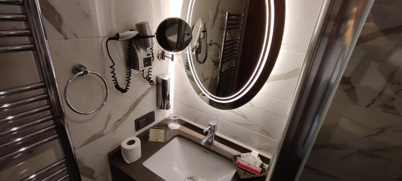 Premium Family Room image 4