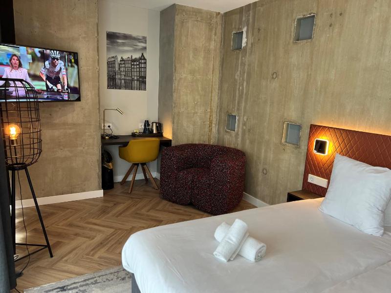 Luxury Triple Room image 2