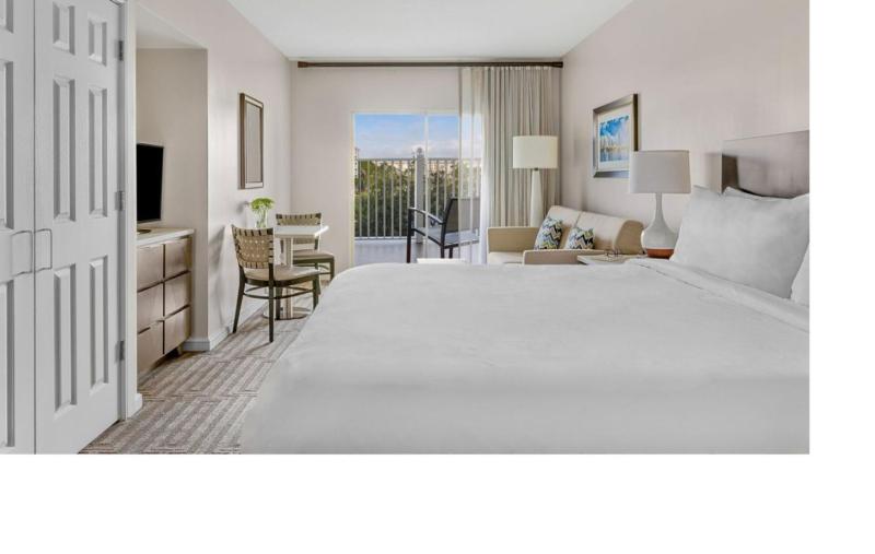Marriott Grande Vista Luxury Studio - image 9