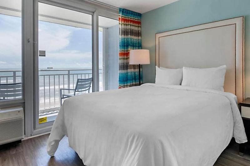 Have family fun in the sun at Daytona Beach in this resort 2BD condo - image 27