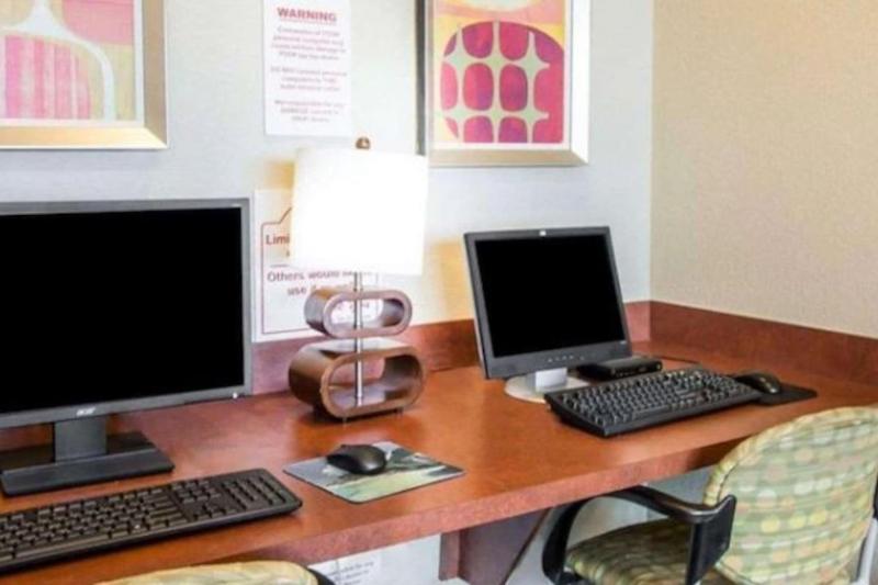 Enjoy Daytona Beach in this 1BD resort condo with resort amenities - image 4