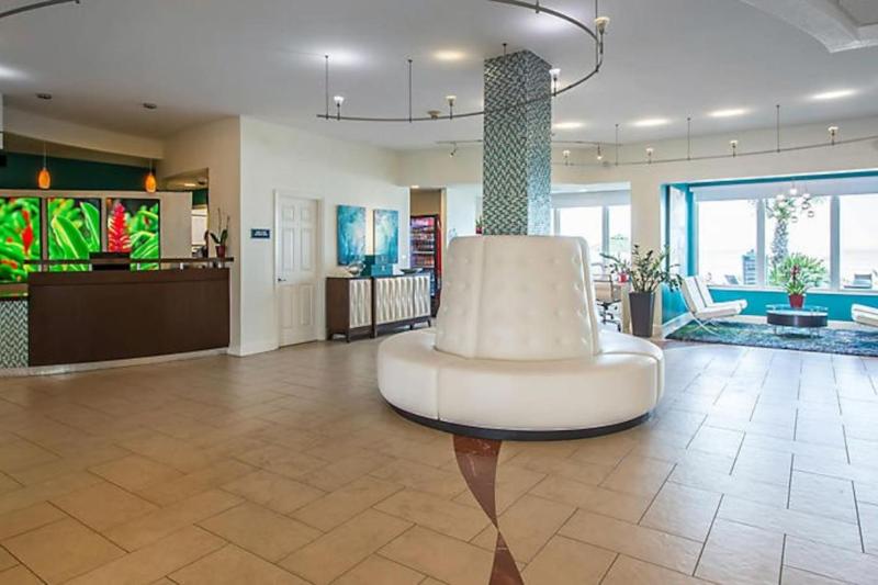 Enjoy Daytona Beach in this 1BD resort condo with resort amenities - image 29