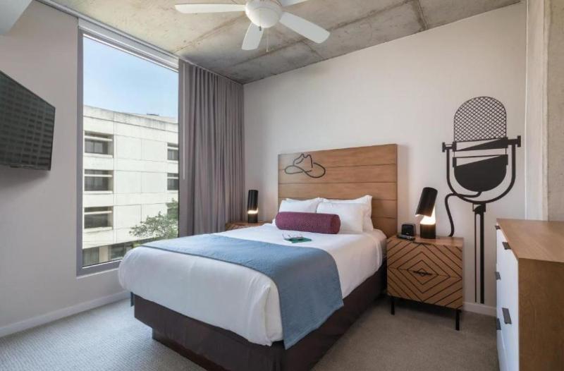 See all Austin has to offer in this Studio Apt with pool and gym onsite - image 21