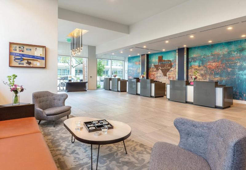 Explore Austin in 1BD condo with resort amenities - image 8