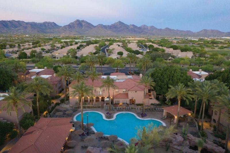 Enjoy two outdoor pools in this resort setting 1BD resort condo - image 1