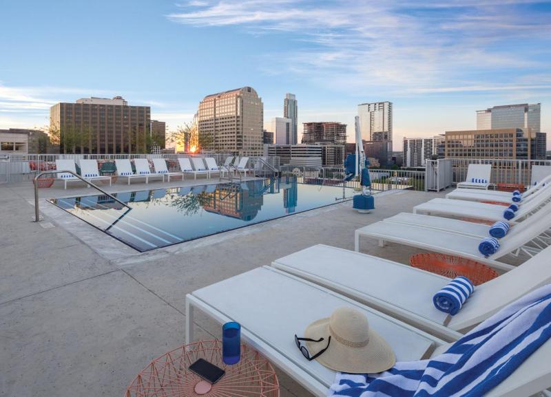 Stay in this 2BD resort condo to visit Austin gym and pool onsite - image 18