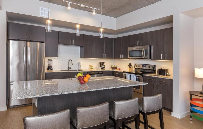 Stay in this 2BD resort condo to visit Austin gym and pool onsite - image 13