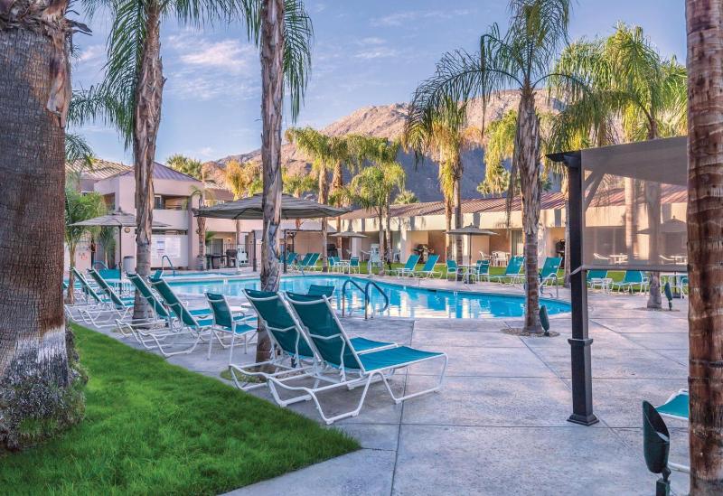 See Palm Springs and relax in this 1BD condo with resort amenities including pool or hot tub - image 16