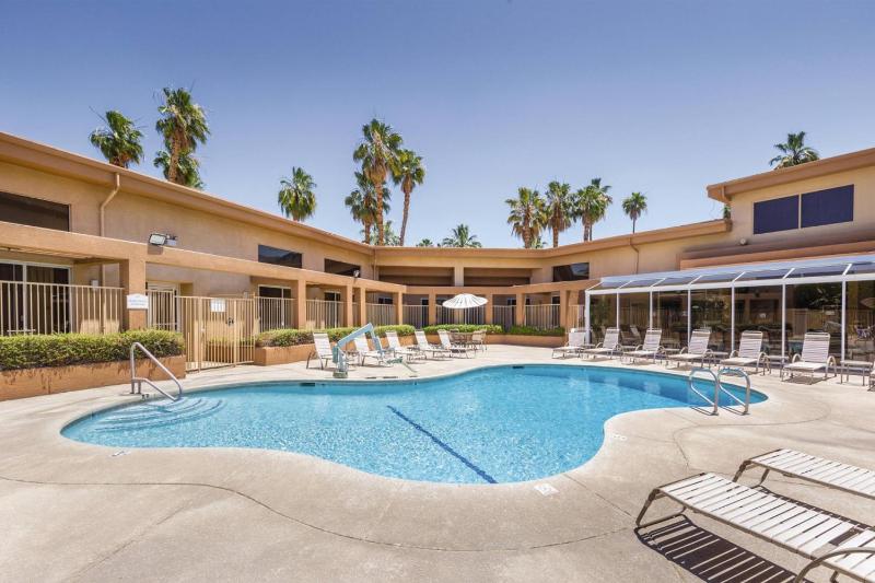 Family fun in Palm Springs in this resort 2BD condo with resort amenities including kids pool - image 7