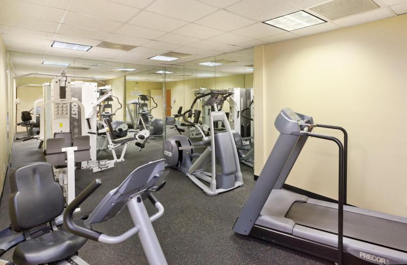 See Palm Springs and relax in this 1BD condo with resort amenities including pool or hot tub - image 6
