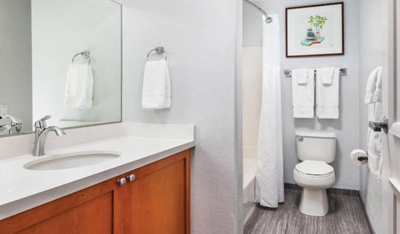 Family fun in Palm Springs in this resort 2BD condo with resort amenities including kids pool - image 6