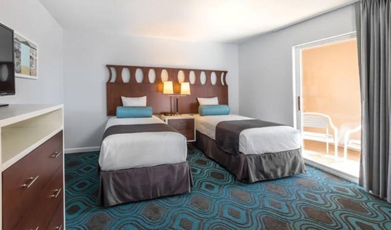 Family fun in Palm Springs in this resort 2BD condo with resort amenities including kids pool - image 27