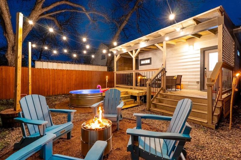 Southtown 3BR Cowboy Pool Playset Riverwalk BBQ Firepit Big Yard — Downtown San Antonio - image 7