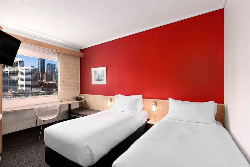 Superior Room with One Queen Bed and One Single Bed image 2