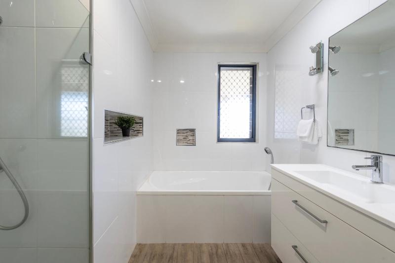 Blue House on Pippi - Oceanstays - Pet Friendly - image 5