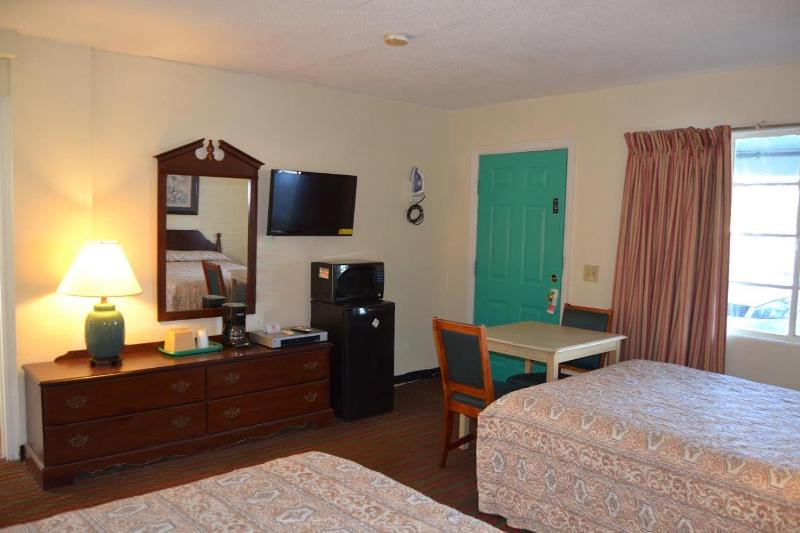 Double Room with Two Double Beds - Non-Smoking image 4