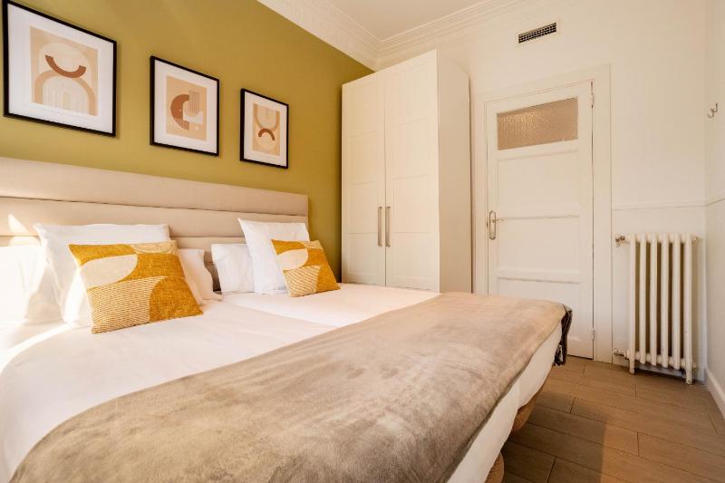 Two-Bedroom 1 bathroom with Terrace II image 3