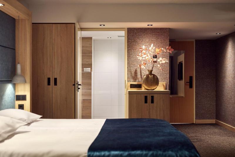 Superior Twin Room image 4