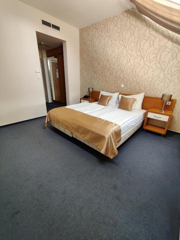 Double Room image 1