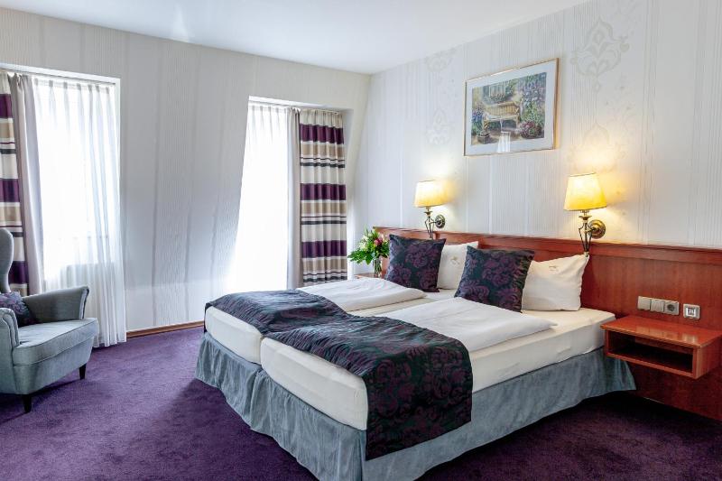 Classic Double Room with Balcony image 1