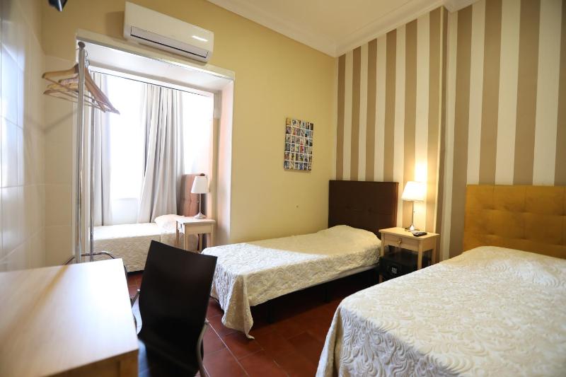 Triple Room image 2