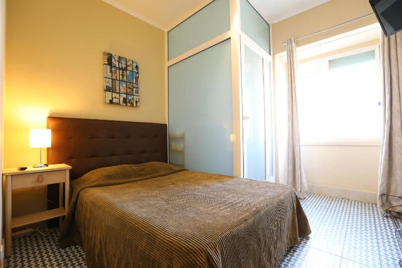 Double Room image 3