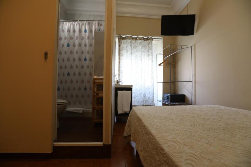 Double Room image 2