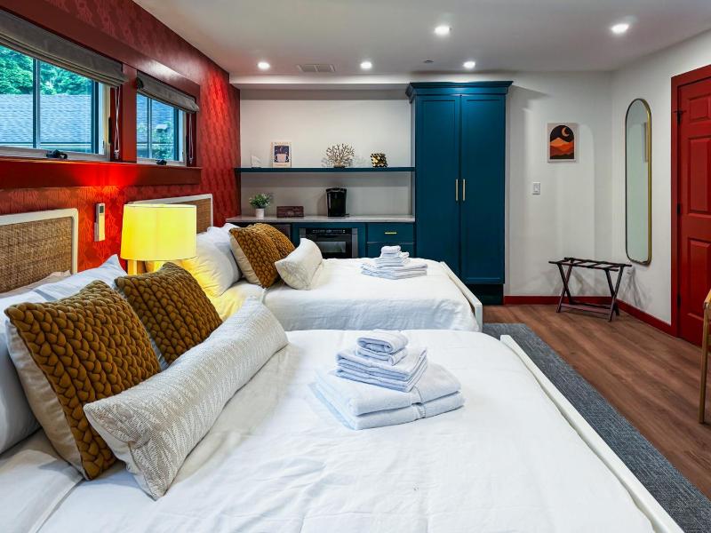 Queen Room - Disability Access image 4