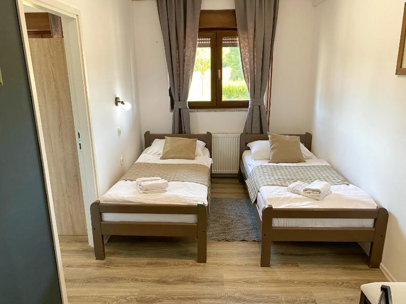 Classic Quadruple Room image 2