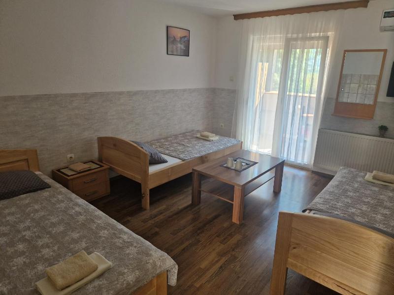 King Suite with Balcony image 4
