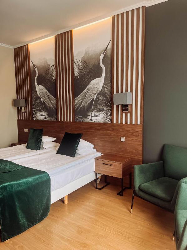 Standard Twin Room image 3
