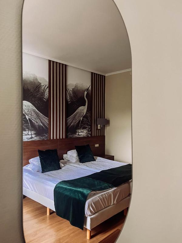 Standard Twin Room image 4