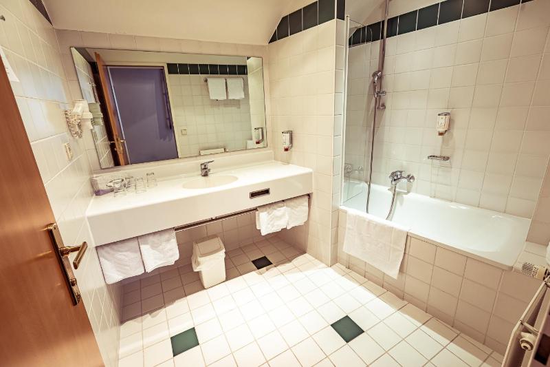 Double Room image 3