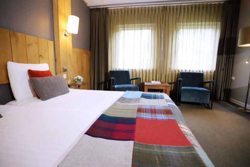 Double or Twin Room image 3