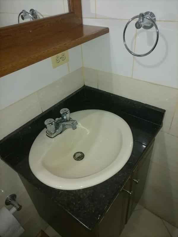 Cuarto con cuarto de baño y terraza - image 13