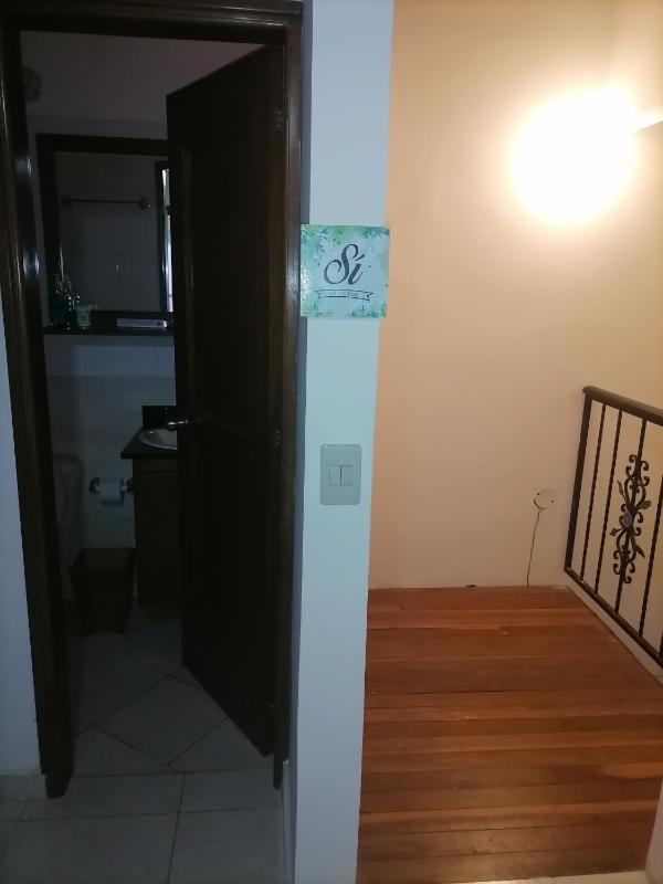 Cuarto con cuarto de baño y terraza - image 11