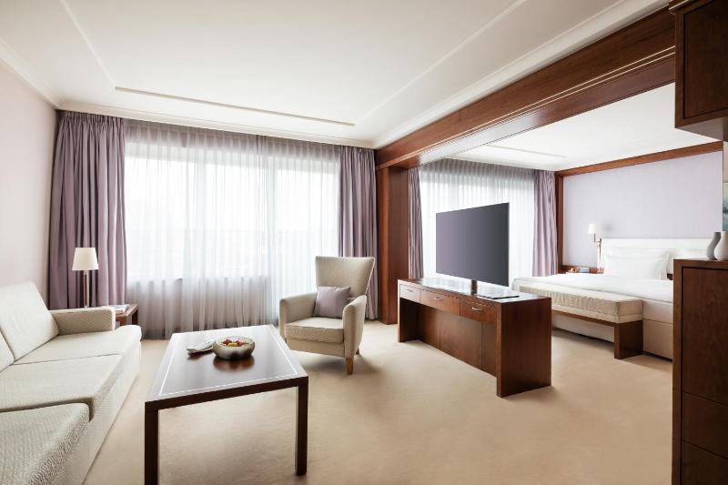 Penthouse Suite image 3