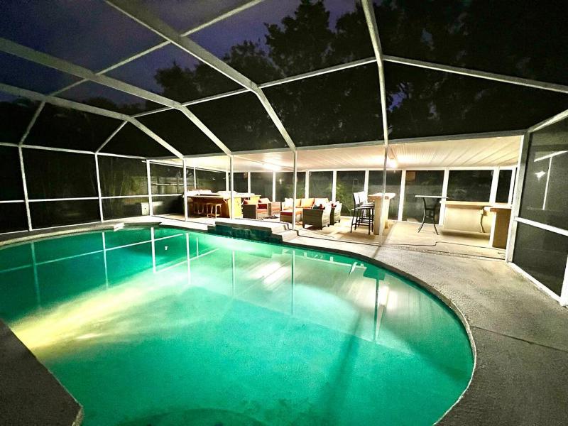 Private Oasis Retreat Heated Pool Hot Tub Beaches - image 3