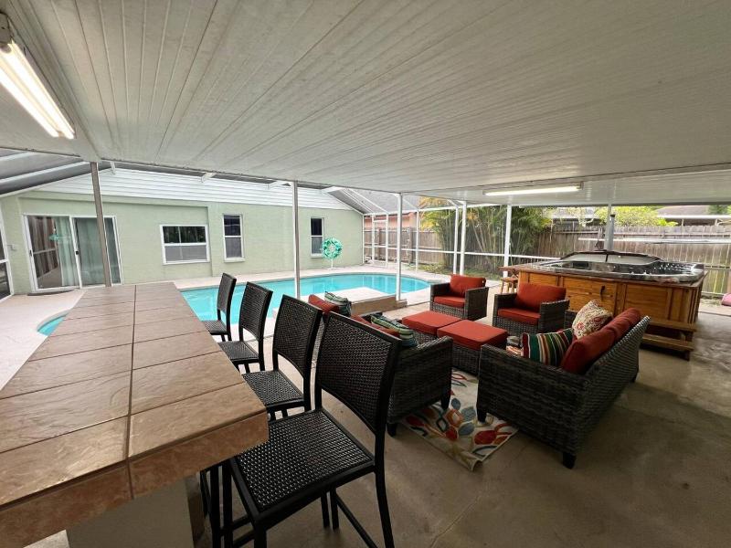 Private Oasis Retreat Heated Pool Hot Tub Beaches - image 25