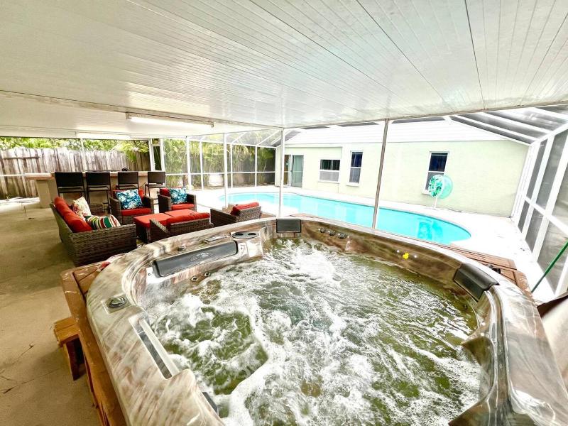Private Oasis Retreat Heated Pool Hot Tub Beaches - image 11