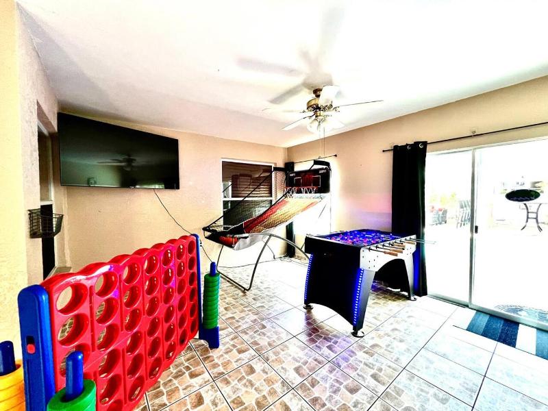 Private Oasis Retreat Heated Pool Hot Tub Beaches - image 21