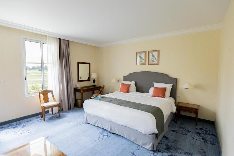 Superior Double Room with Golf View image 4
