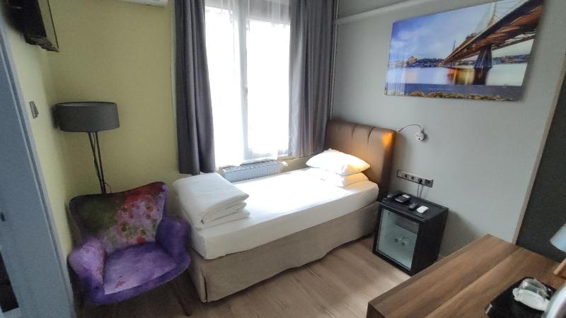 Superior Single Room image 3