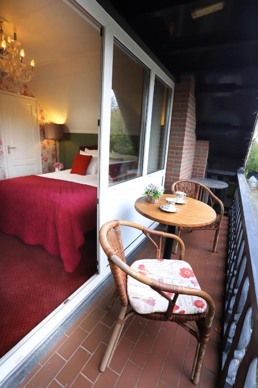 Double or Twin Room with Balcony image 3